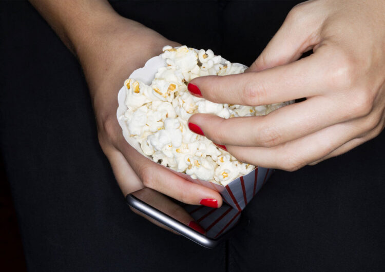 Eating popcorn in the cinema makes people immune to advertising